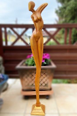 Weibliche-Figur-Holz